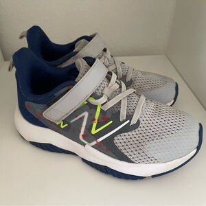 New Balance Little Kids' Gray Rave run bungee Sneakers size 1 Wide
